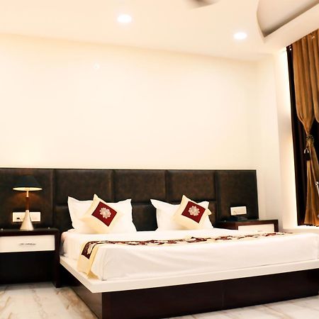 Hotel Neelam Ludhiana Exterior foto