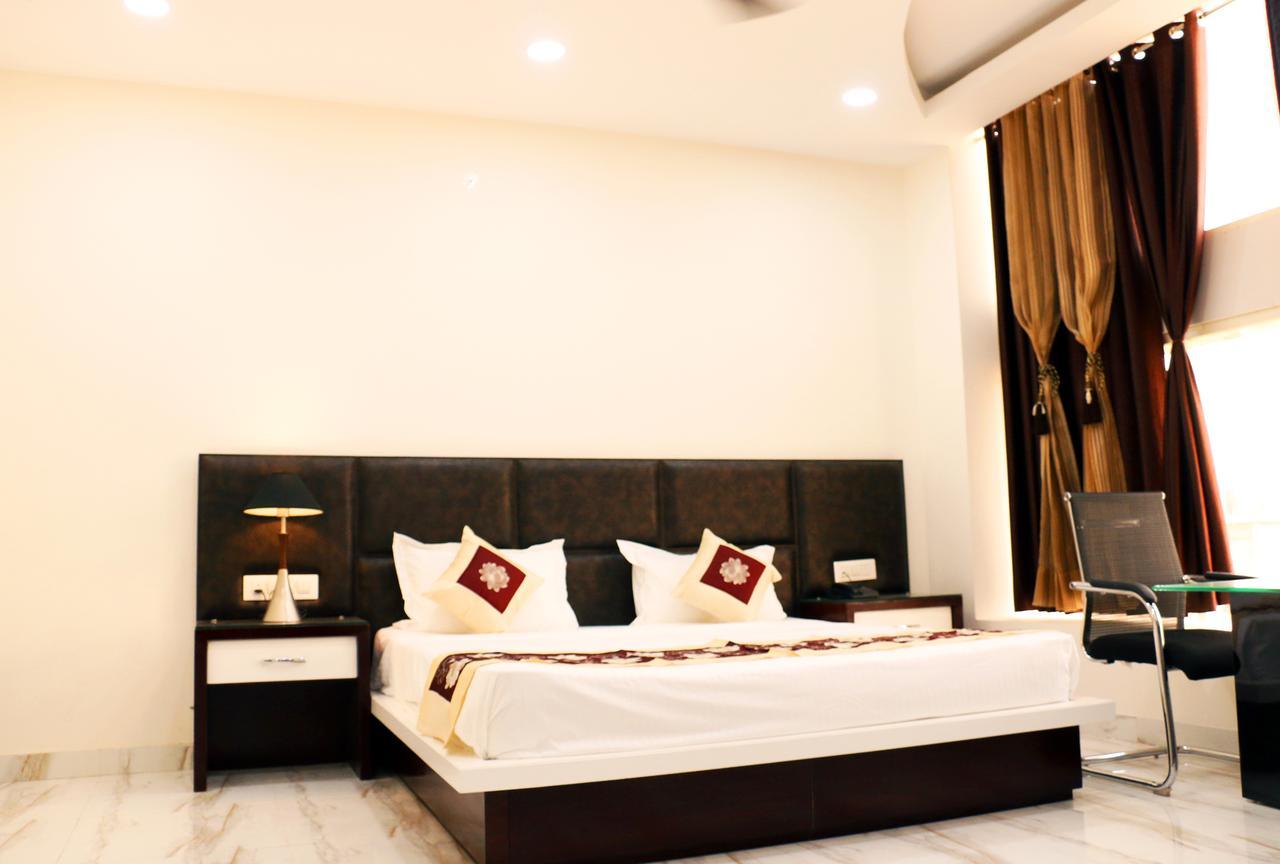 Hotel Neelam Ludhiana Exterior foto