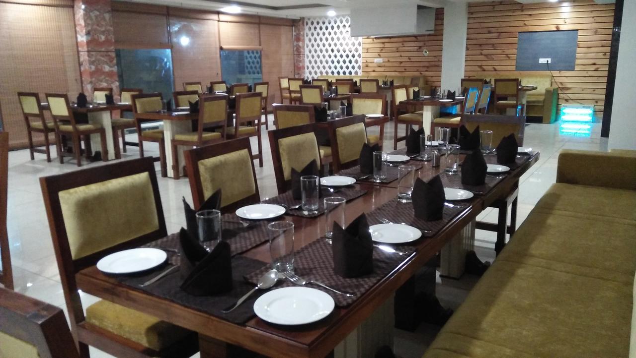 Hotel Neelam Ludhiana Exterior foto