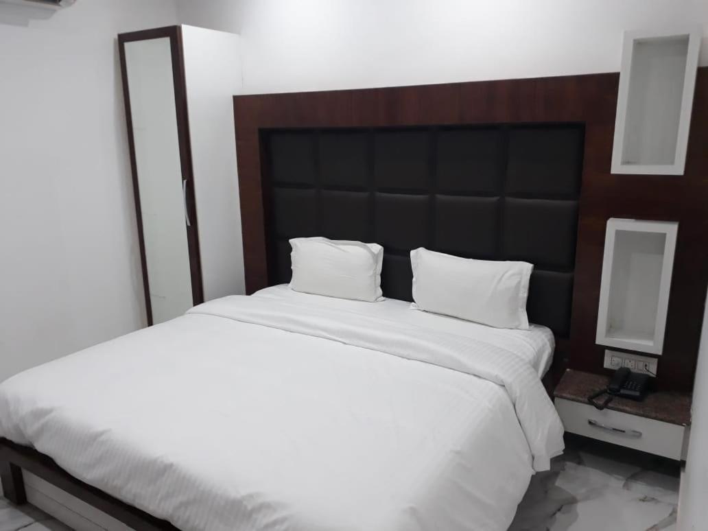 Hotel Neelam Ludhiana Exterior foto